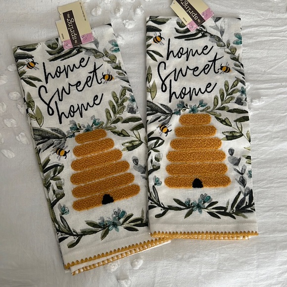 Two NWT Bee Tea Towels - Picture 1 of 3